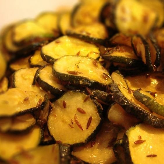 slices of zucchini with garlic and cumin