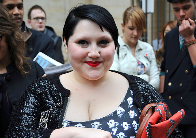 beth ditto short cut round face