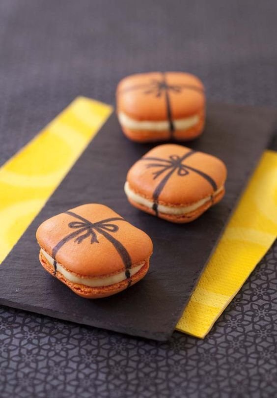 macaroons in the form of gift packages