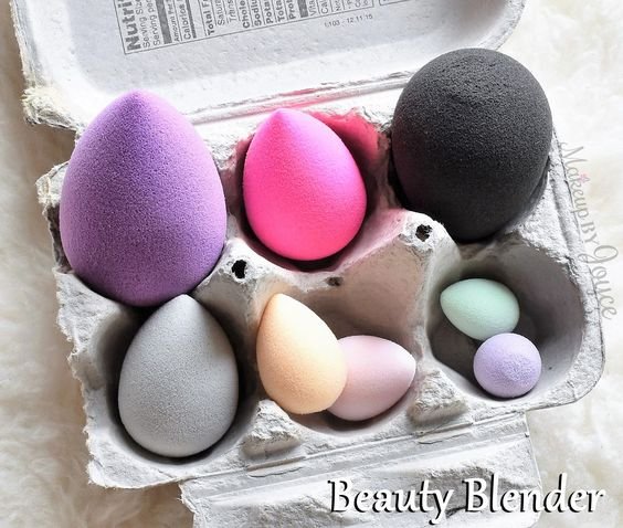 an egg box to store the beauty blender