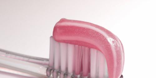 Cleaning: the secret powers of toothpaste