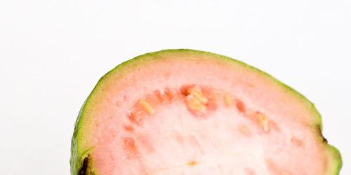 Guava: a tangy note rich in vitamin C