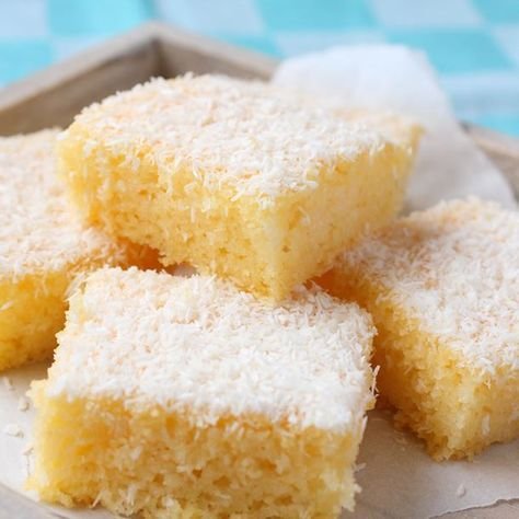 Cakes with coconut