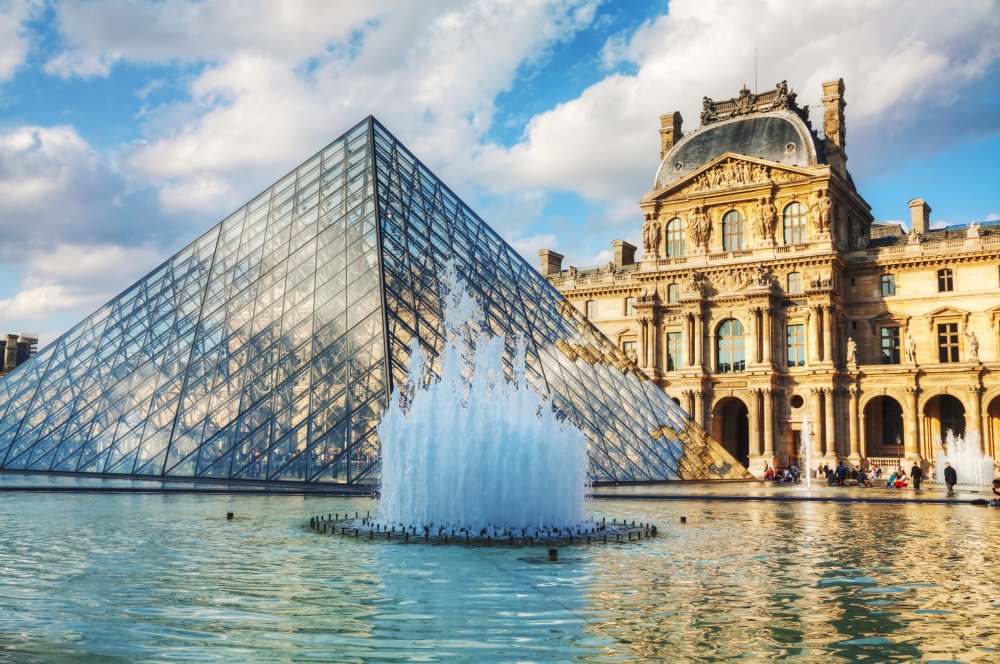 Nuxe and the Louvre team up to protect bees