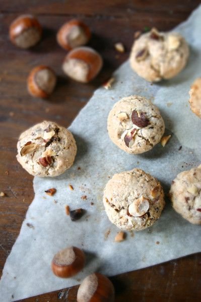 Italian biscuits with walnuts and hazelnuts