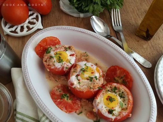 Stuffed tomatoes with eggs