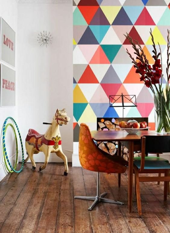 wallpaper with colorful triangles in a vintage living room