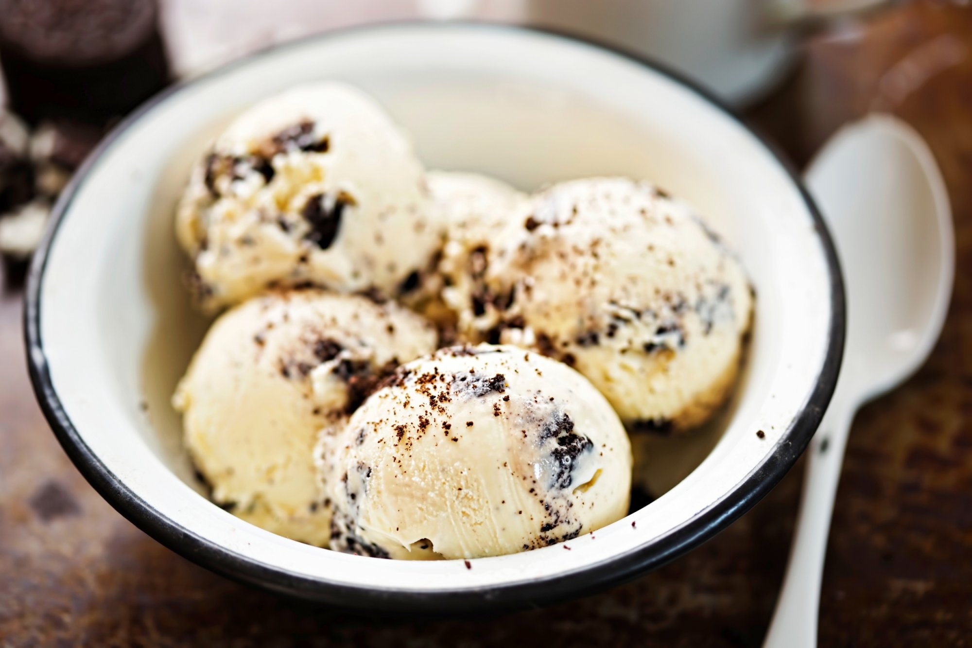 Ice cream balls with vanilla