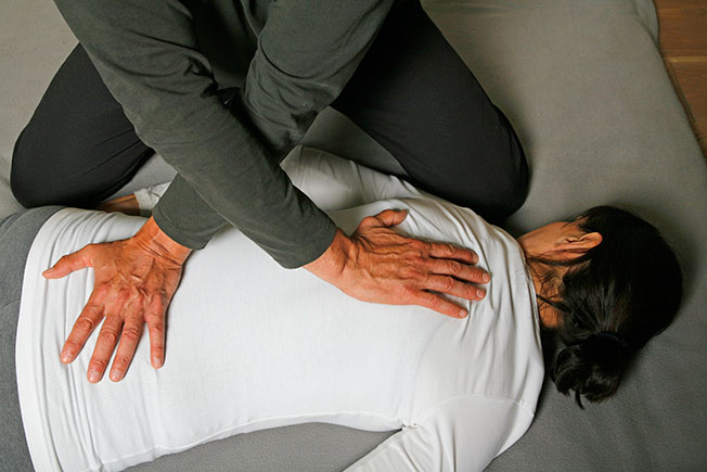 woman shiatsu massage