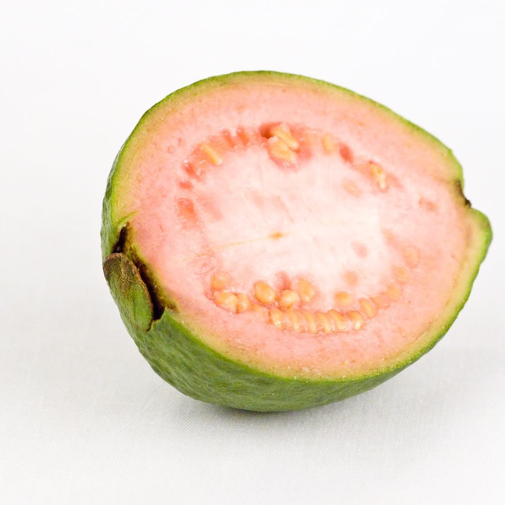 Guava: a tangy note rich in vitamin C