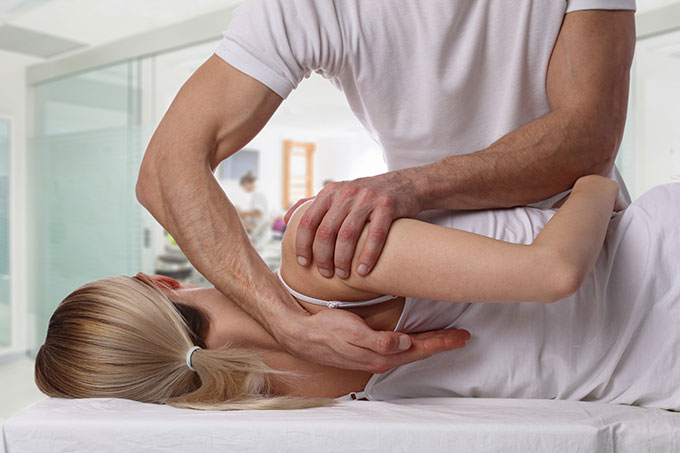 woman appointment etiopath osteopath muscle massage muscle